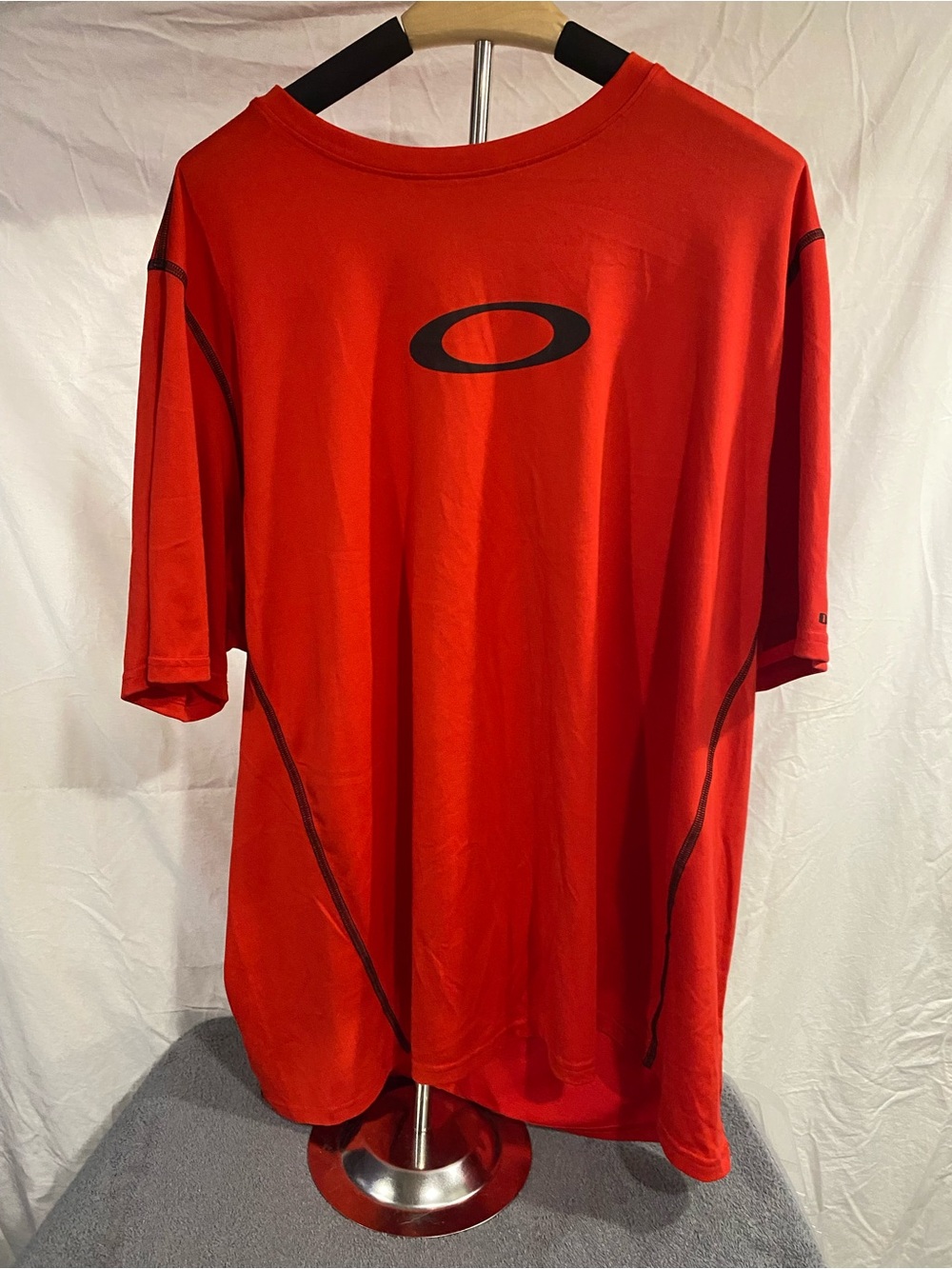Oakley Men’s Bright Red Short-Sleeve Athletic Tee with Black Logo